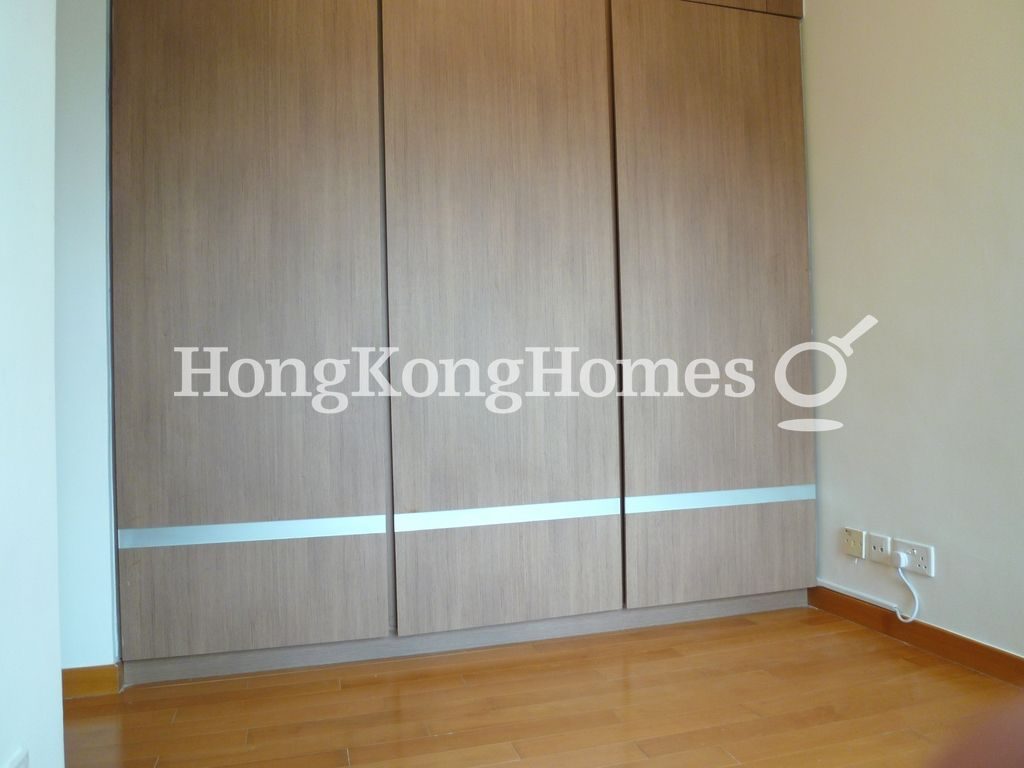 Built-in Wardrobe in Master Bedroom — 尚翹峰 2 座，灣仔