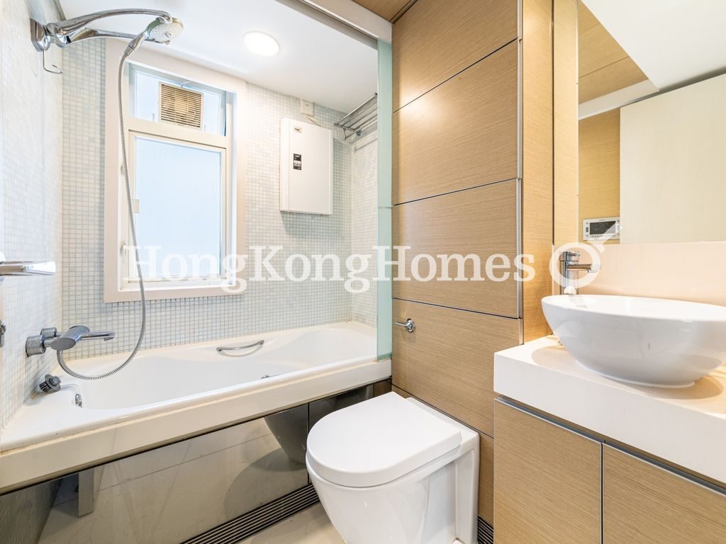 Guest Bathroom — 聚賢居 - 第02座，中環