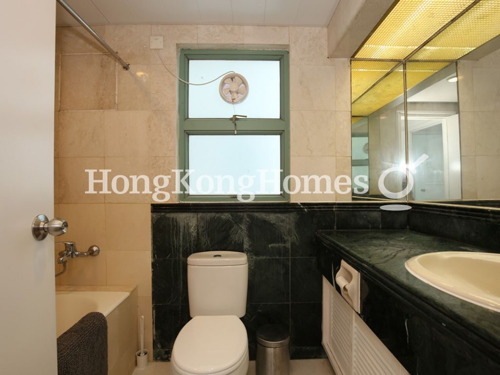 Master Bathroom — 高雲臺，西半山