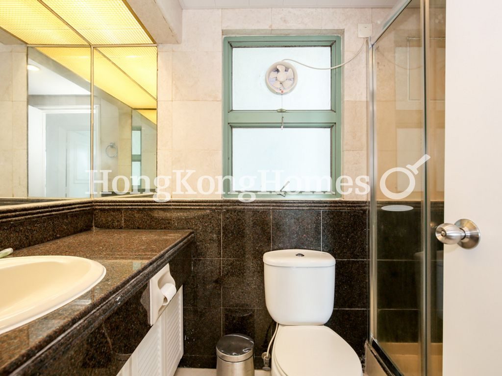 Guest Bathroom — 高雲臺，西半山
