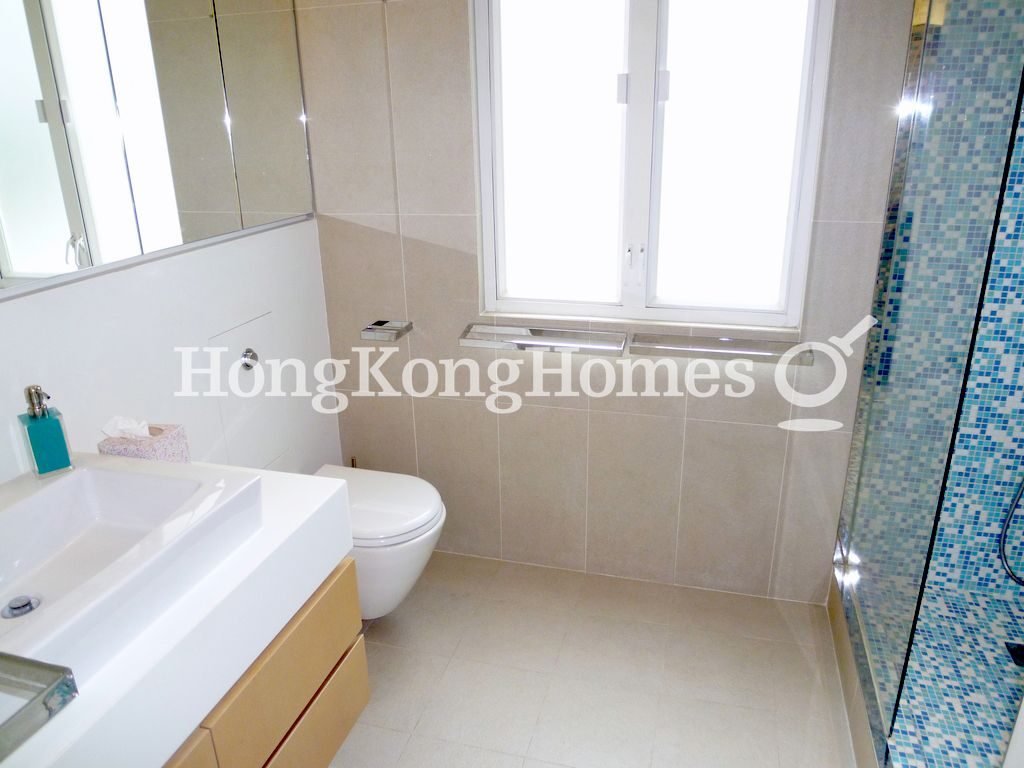 Guest Bathroom — 嘉富大廈，西半山