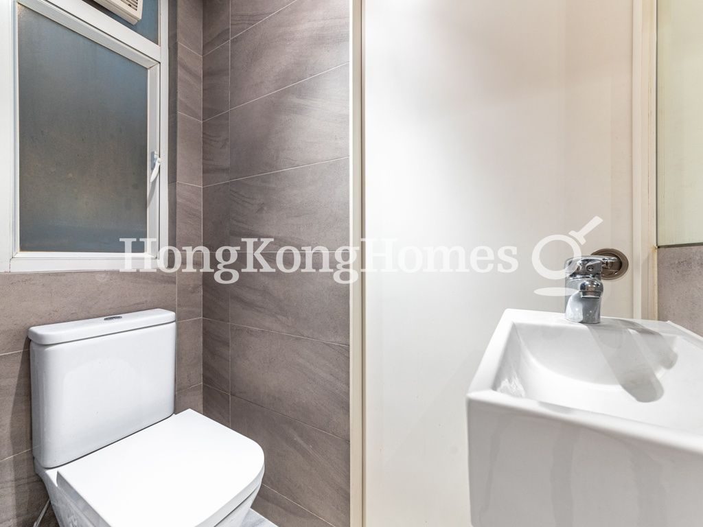 Ensuite Bathroom — 啟發大廈，上環