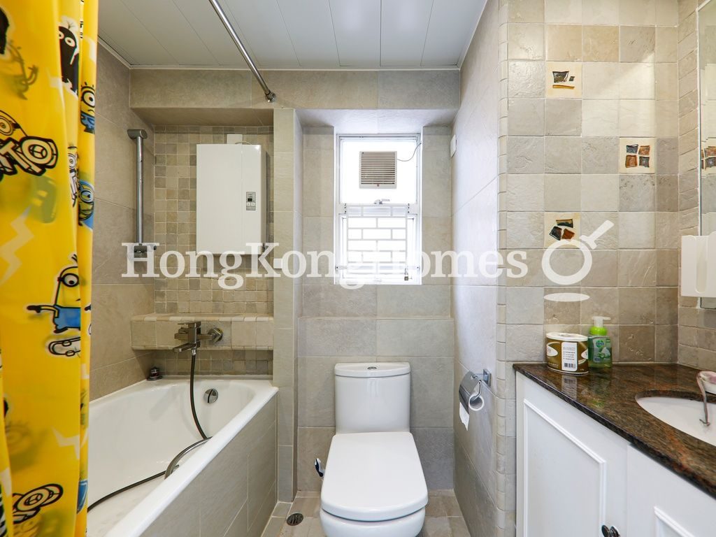 First Guest Bathroom — 寶馬山花園 06座，北角半山