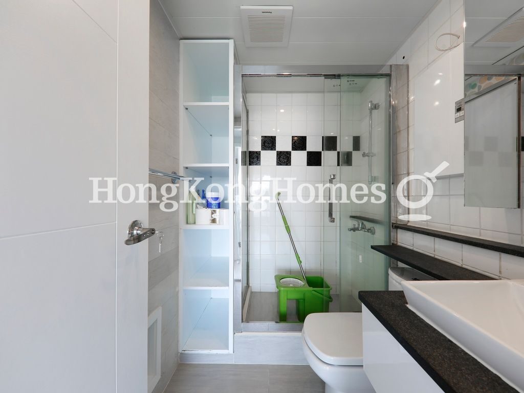 Second Guest Bathroom — 寶馬山花園 06座，北角半山