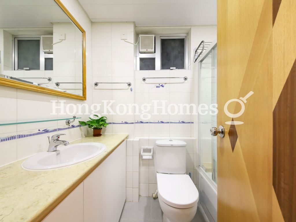 Guest Bathroom — Taikoo Shing - Begonia Mansion, Taikoo Shing