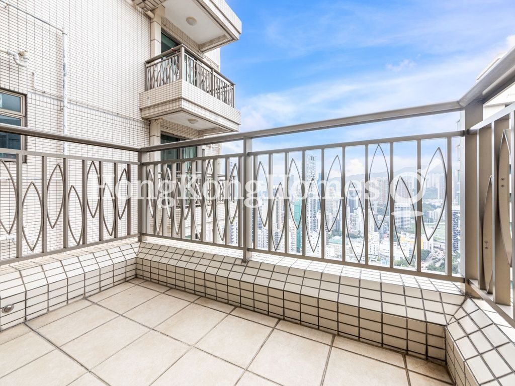 Balcony off Living and Dining Room — 尚翹峰 3 座，灣仔