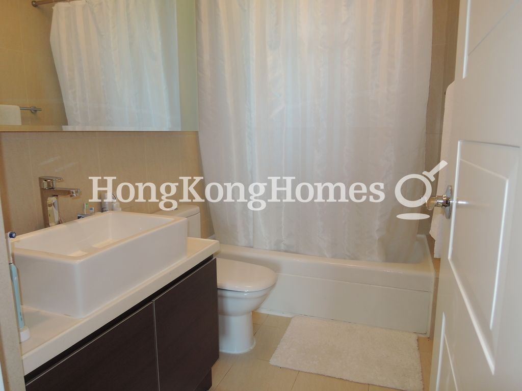 Guest Bathroom — 海澄湖畔二段 - 低座洋房 - 第02座，愉景灣