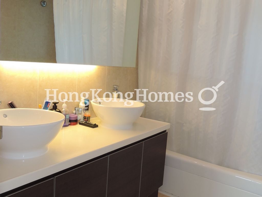 Master Bathroom — 海澄湖畔二段 - 低座洋房 - 第02座，愉景灣