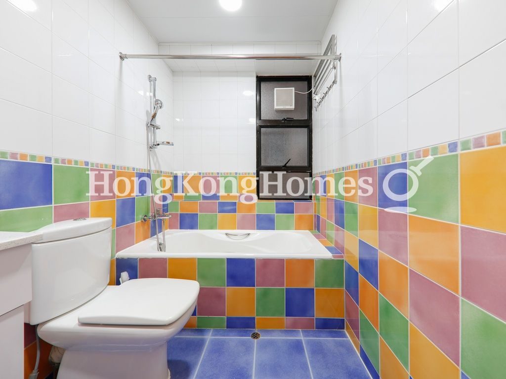 Guest Bathroom — Robinson Heights III, Mid-levels West