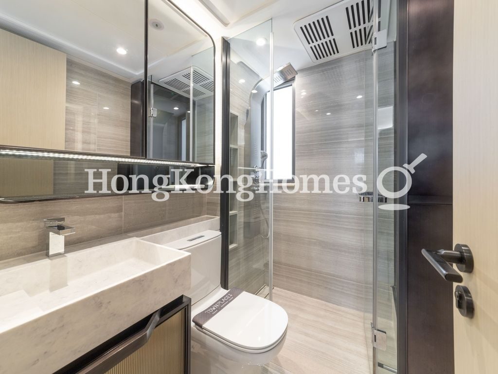 Guest Bathroom — TownPlace SOHO, Mid-levels West