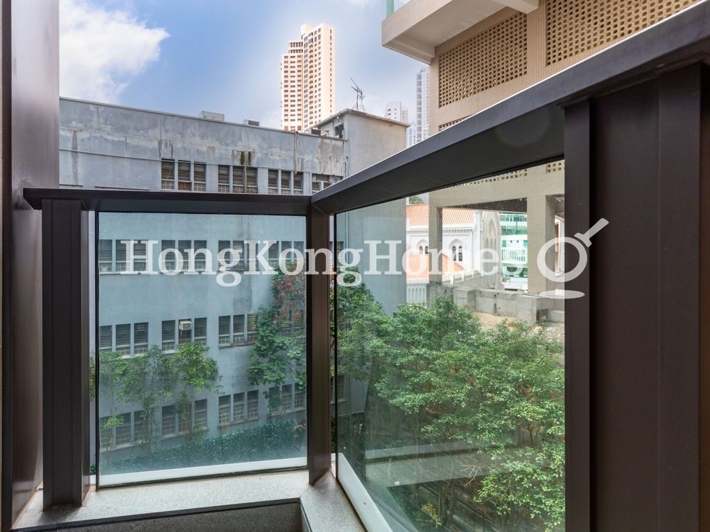 Balcony off Living and Dining Room — 本舍，西半山