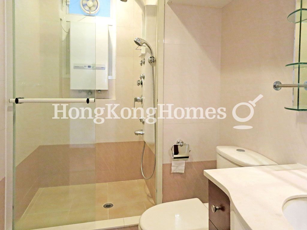 Guest Bathroom — 嘉輝大廈，西半山