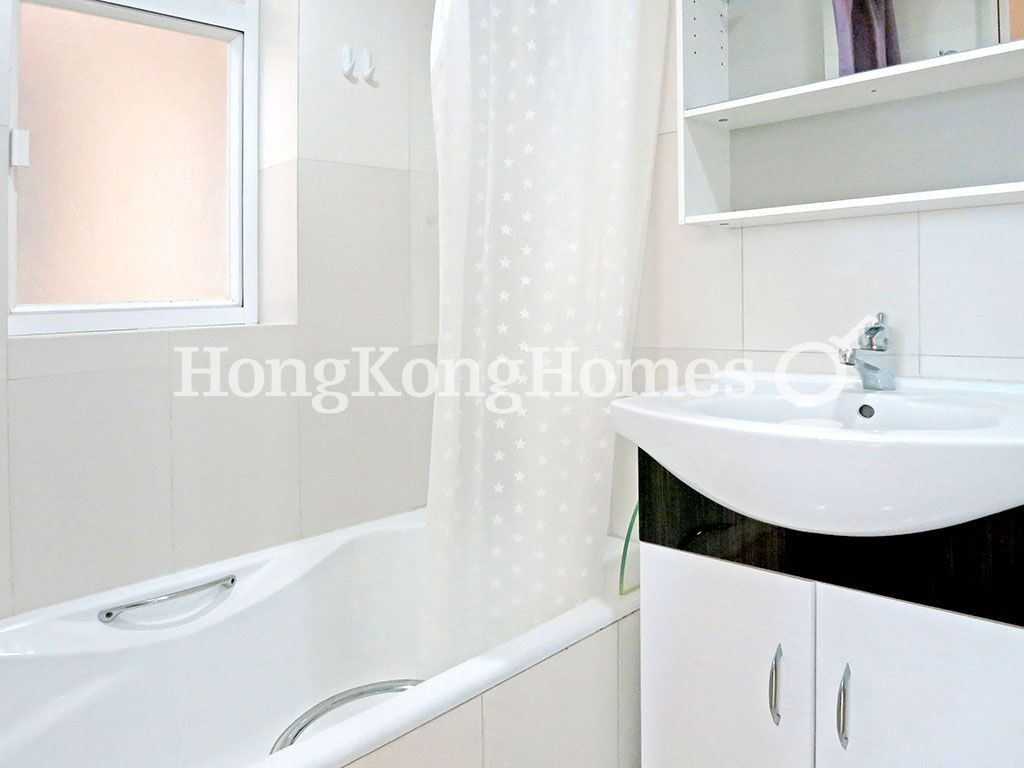 Master Bathroom — 嘉輝大廈，西半山