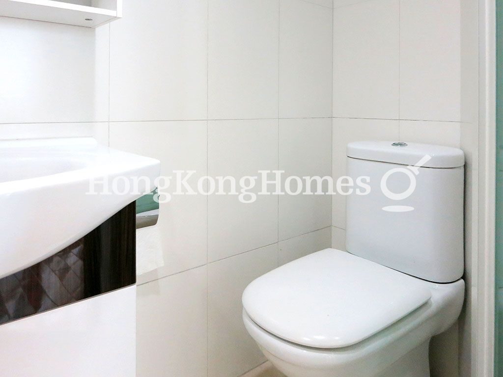 Master Bathroom — 嘉輝大廈，西半山