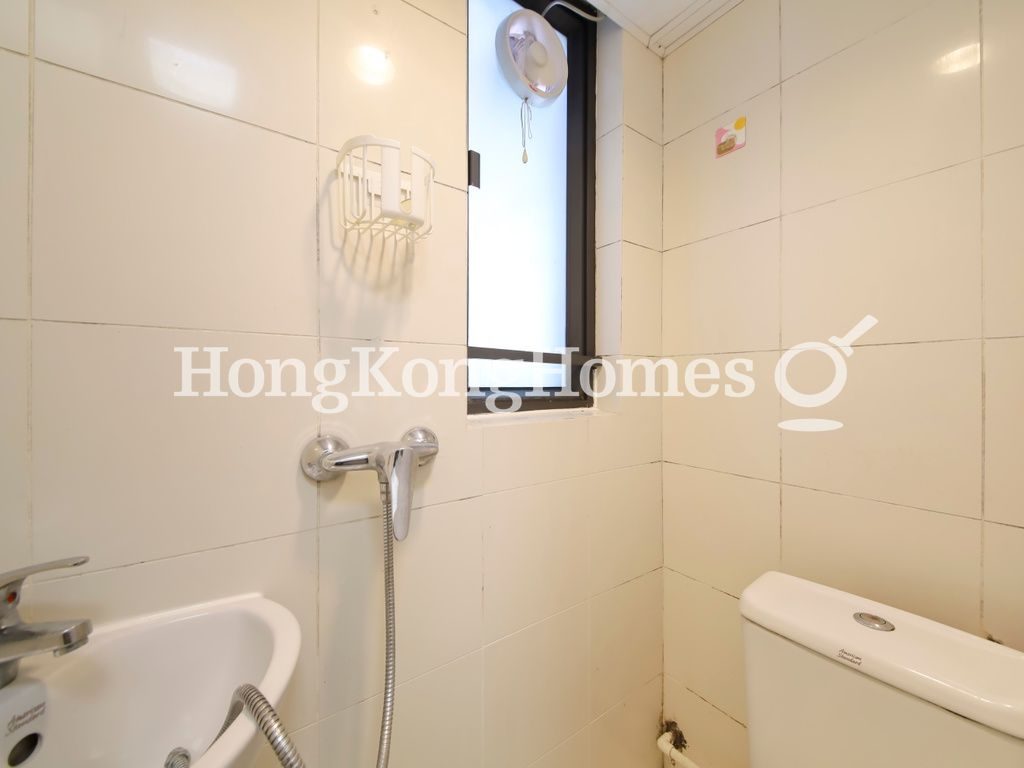 Maid's Bathroom — 東山臺12號，東半山