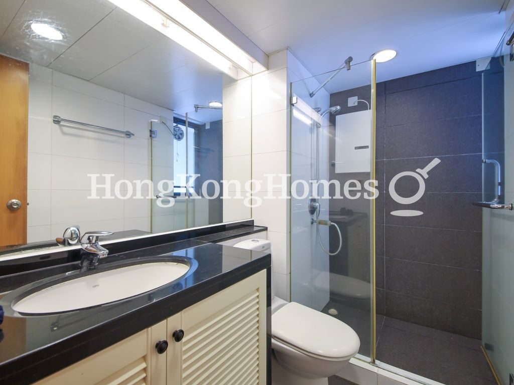 Guest Bathroom — 東山臺12號，東半山