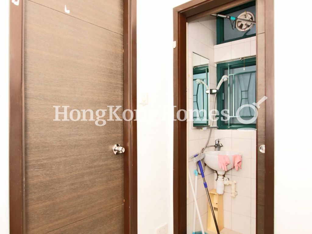 Maid's Room and Washroom — 嘉亨灣 06座，鰂魚涌