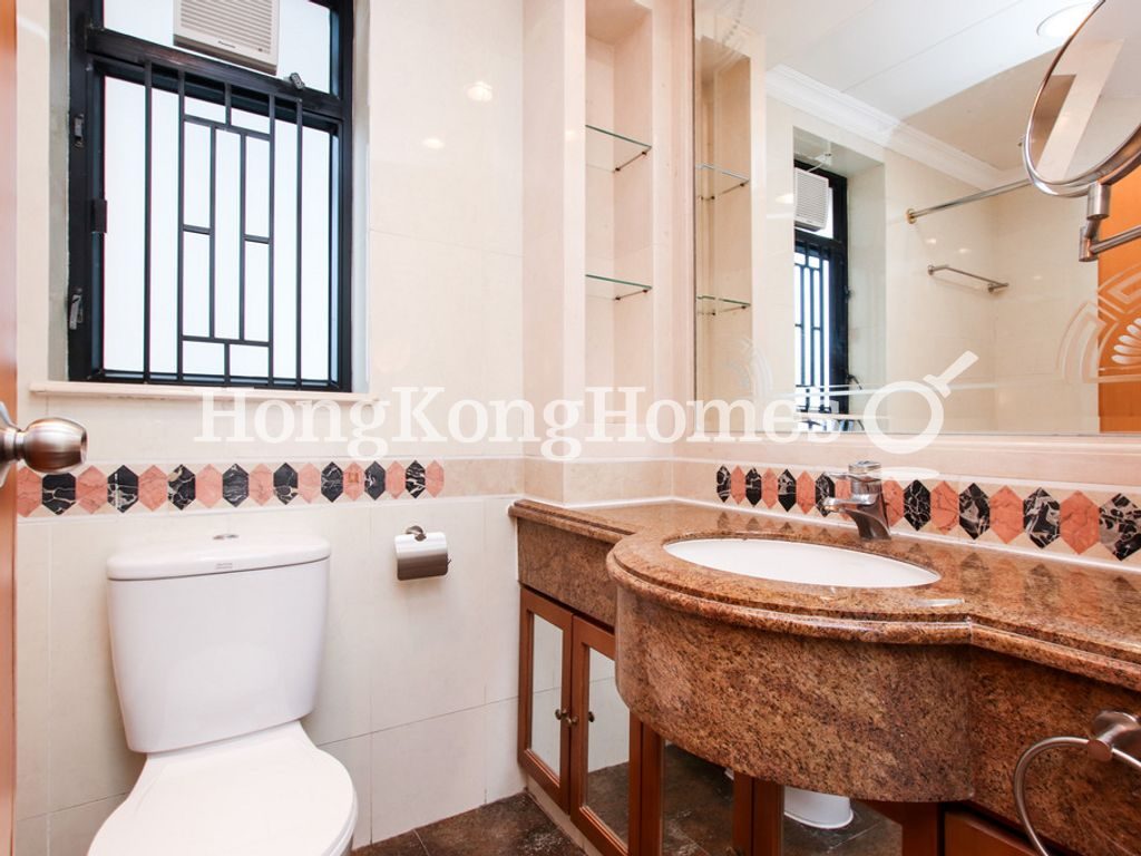 Guest Bathroom — 豪廷峰 - 第02座，北角半山