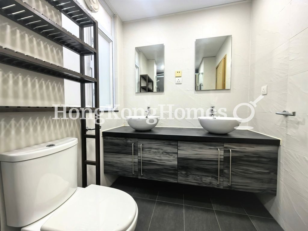 Guest Bathroom — 旭日大廈，中環