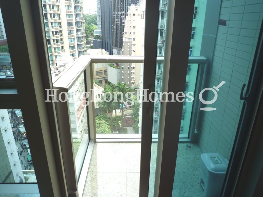 Balcony off Living and Dining Room — 囍匯 - 第2期- 第2座，灣仔