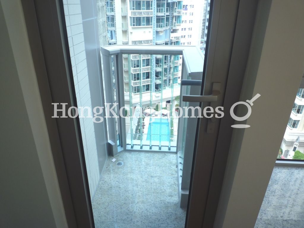 Balcony off Master Bedroom — 囍匯 - 第2期- 第2座，灣仔