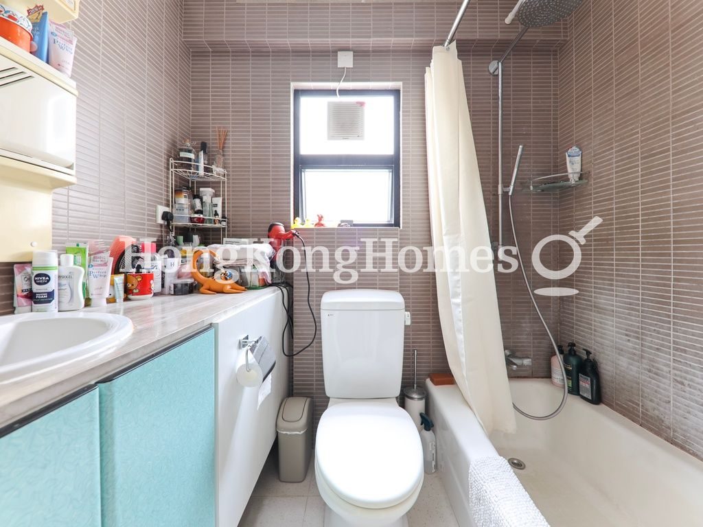 Guest Bathroom — 翠壁，東半山