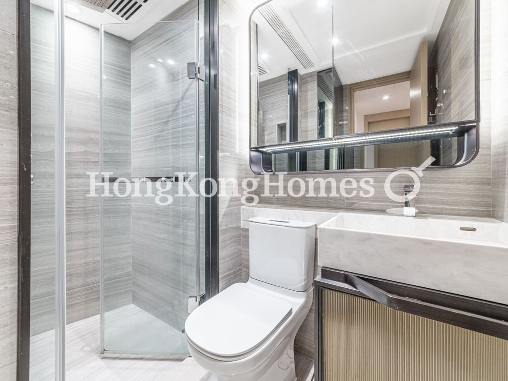 Guest Bathroom — TownPlace SOHO, Mid-levels West