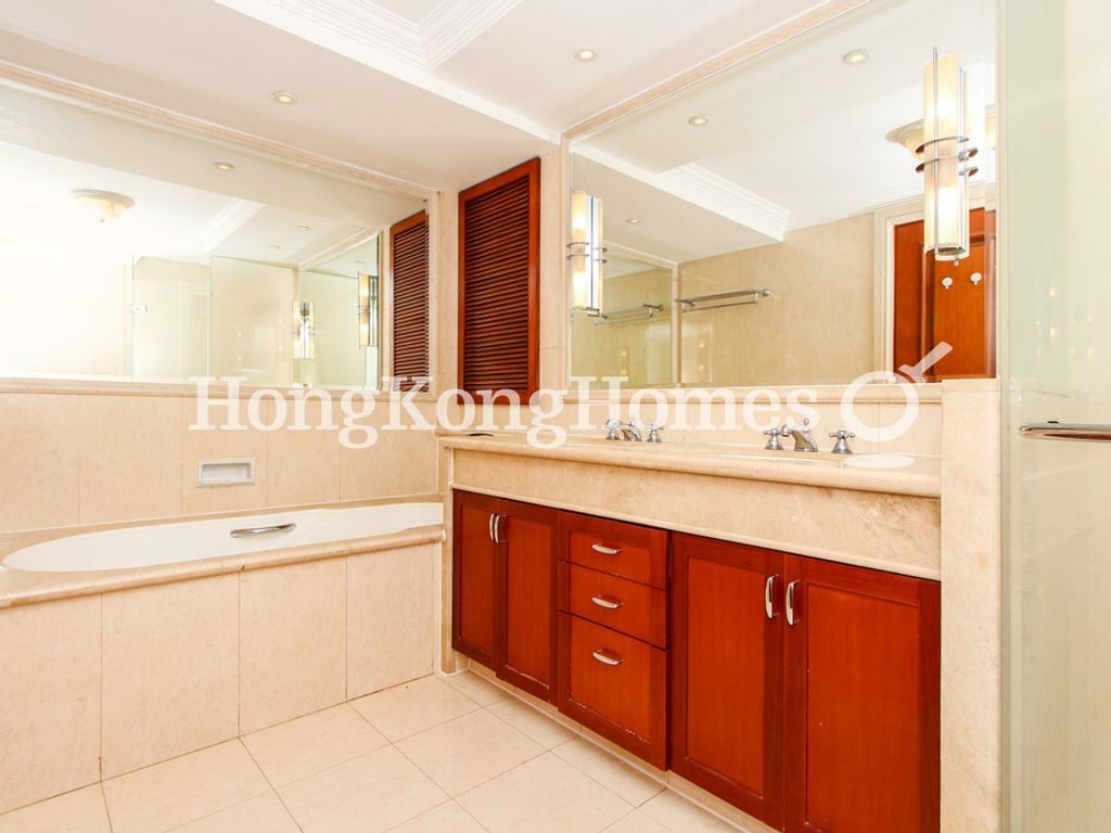 Guest Bathroom — 影灣園 - Taggart，淺水灣