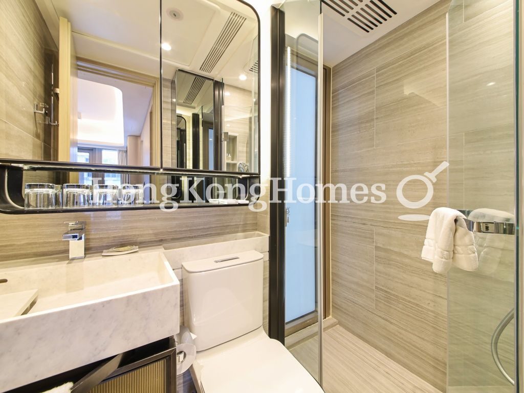 Guest Bathroom — TownPlace SOHO, Mid-levels West
