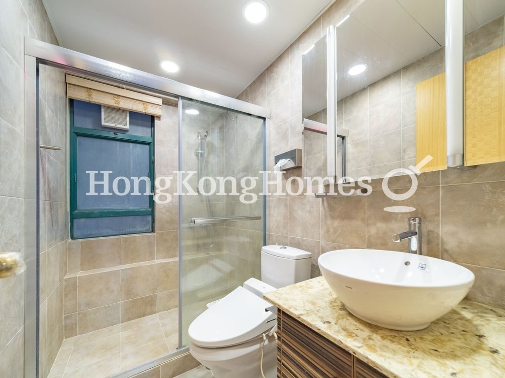 Guest Bathroom — Hillsborough Court - Block 01, Mid-levels Central