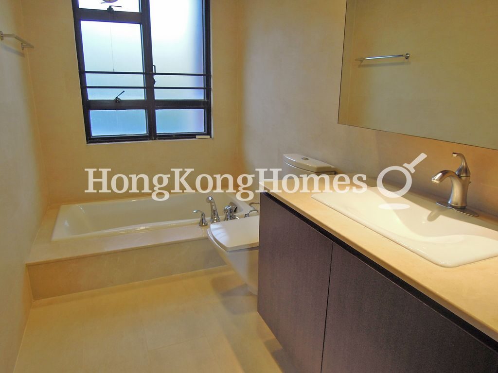 Master Bathroom — 浪琴園 - 第01座，大潭
