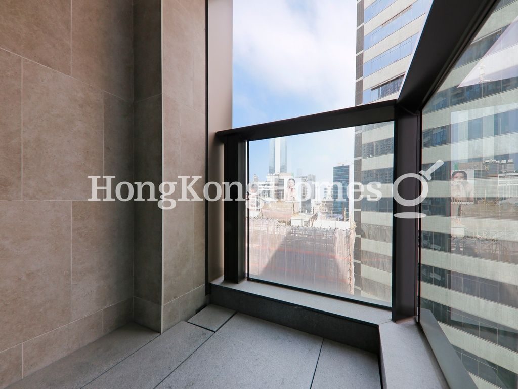 Balcony off Living and Dining Room — 本舍，西半山