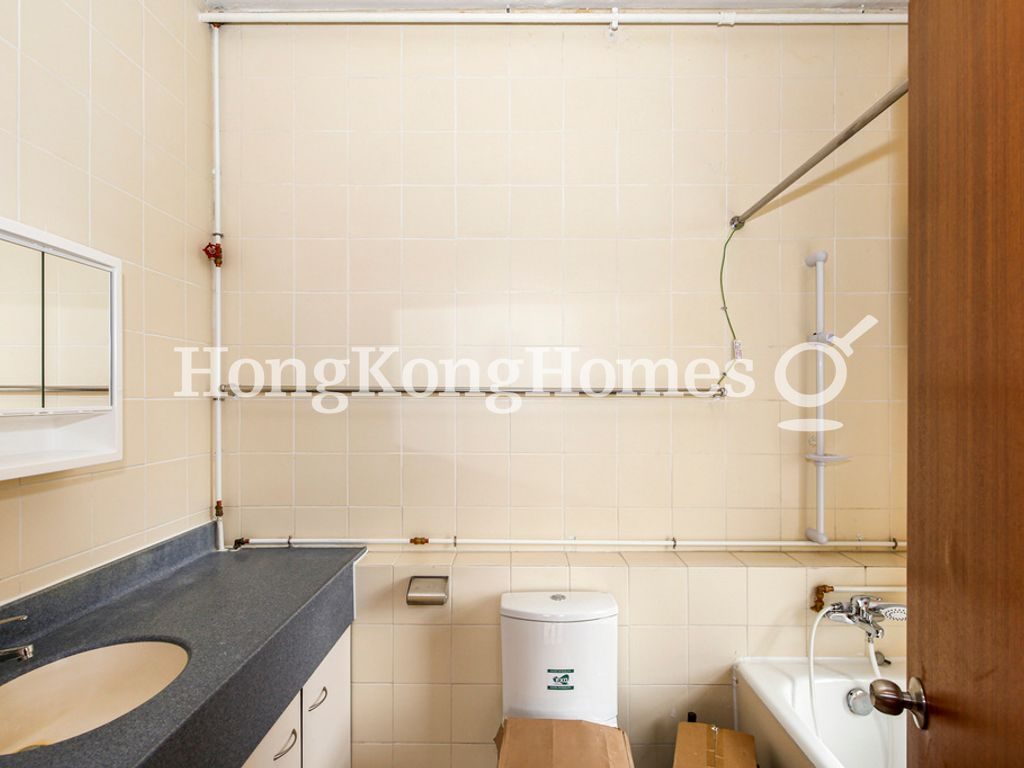 Master Bathroom — Eden Gardens - Block 01, Shatin / Fo Tan