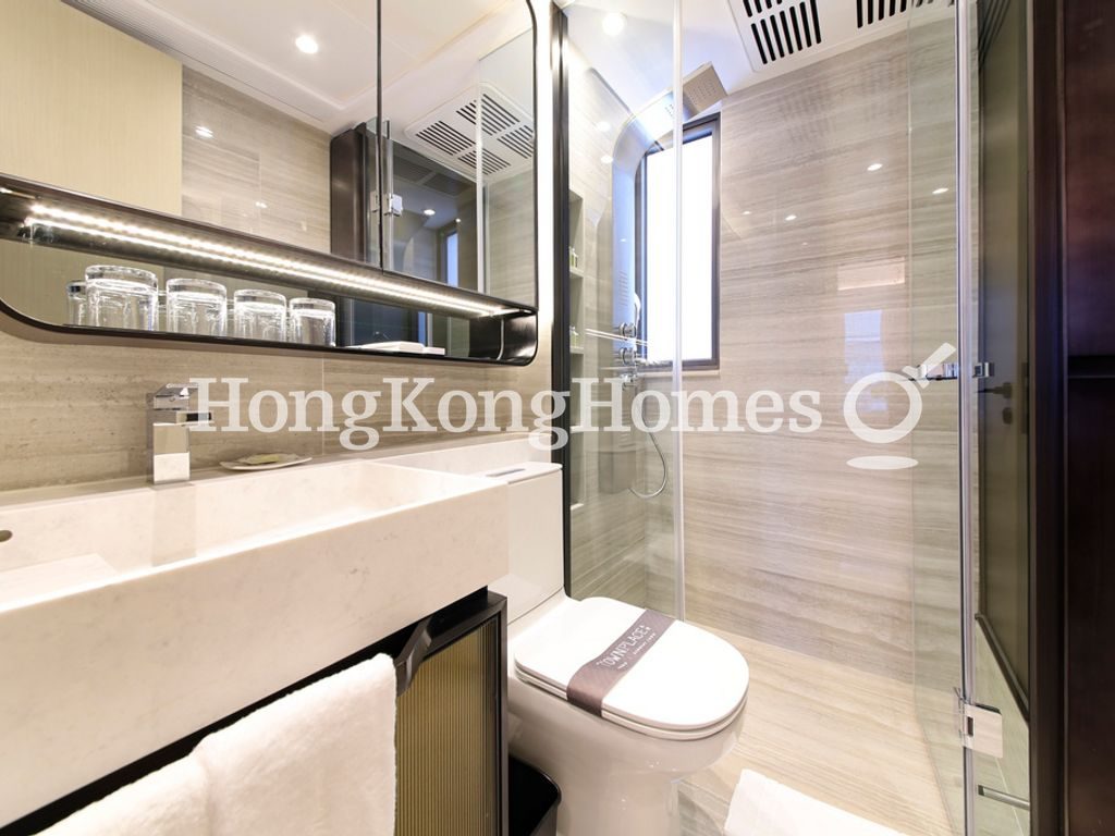 Guest Bathroom — TownPlace SOHO, Mid-levels West