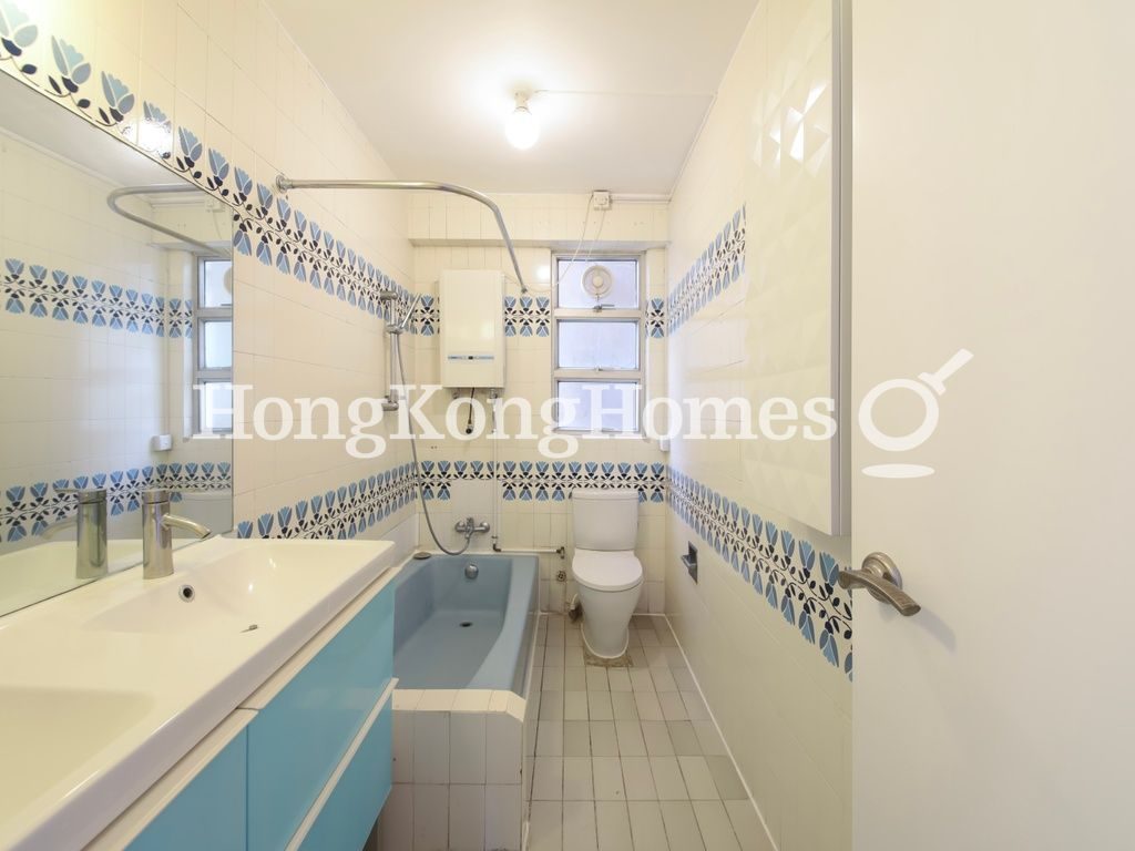 Guest Bathroom — 碧瑤灣 - 第22座，薄扶林