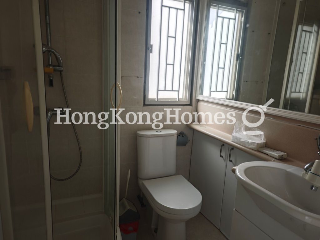 Second Ensuite Bathroom — 蟠龍半島 - B型，黃金海岸