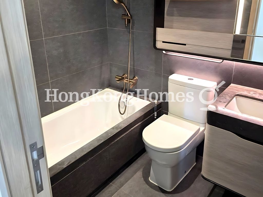 Master Bathroom — 柏蔚山 - 第03座，北角