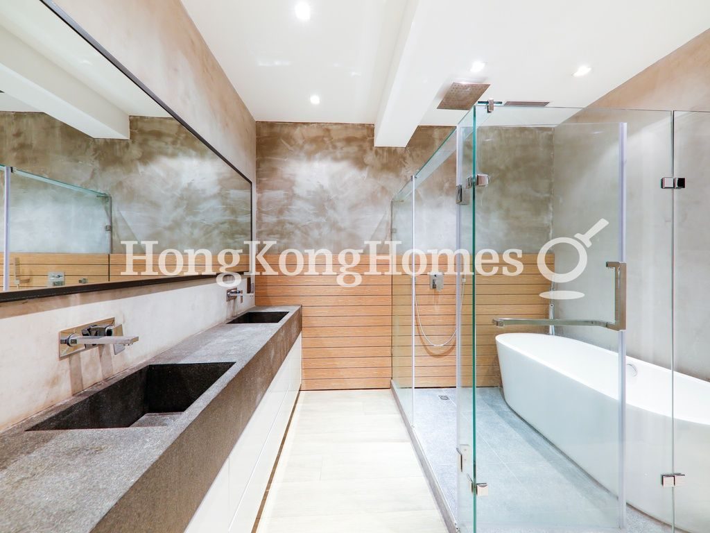 Master Bathroom — 羅便臣道，西半山
