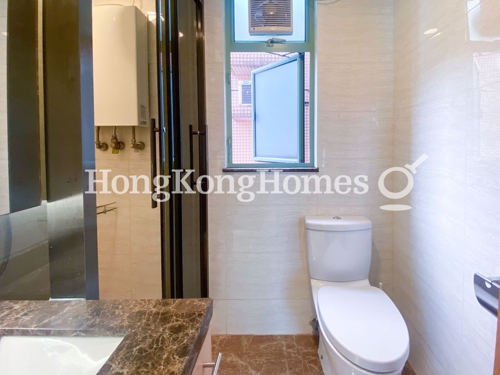 Guest Bathroom — 皇朝閣，中半山