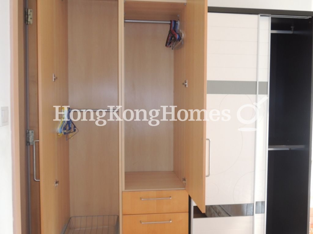 Built-in Wardrobe in Master Bedroom — The Orchards - Tower 01, Quarry Bay