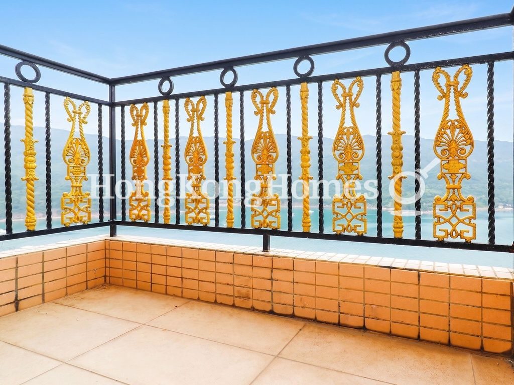 Balcony off Living and Dining Room — 紅山半島 - 第02座，大潭