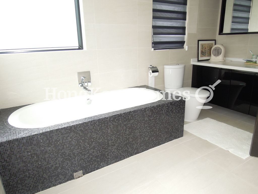 Master Bathroom — Wong Keng Tei, 15, Sai Kung
