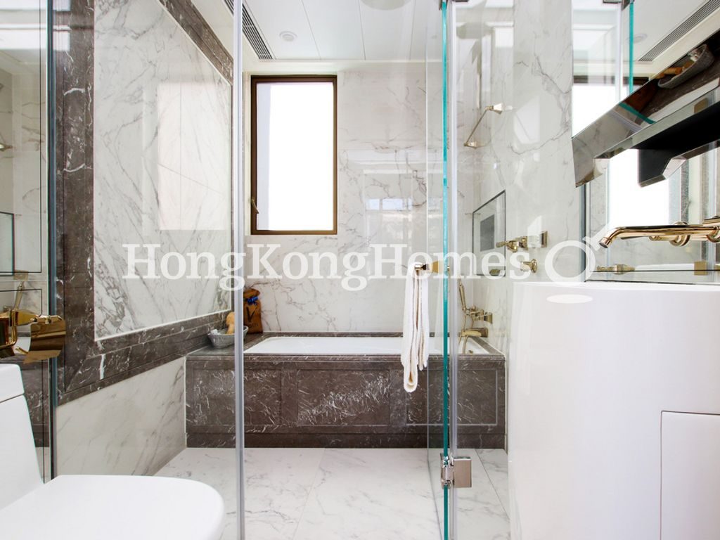 Ensuite Bathroom — Castle One，西半山