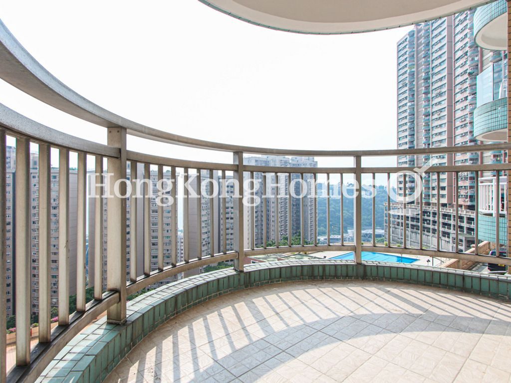 Balcony off Living and Dining Room — 碧瑤灣 - 第23座，薄扶林