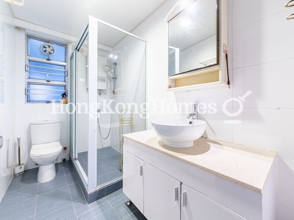 Guest Bathroom — 碧瑤灣 - 第23座，薄扶林