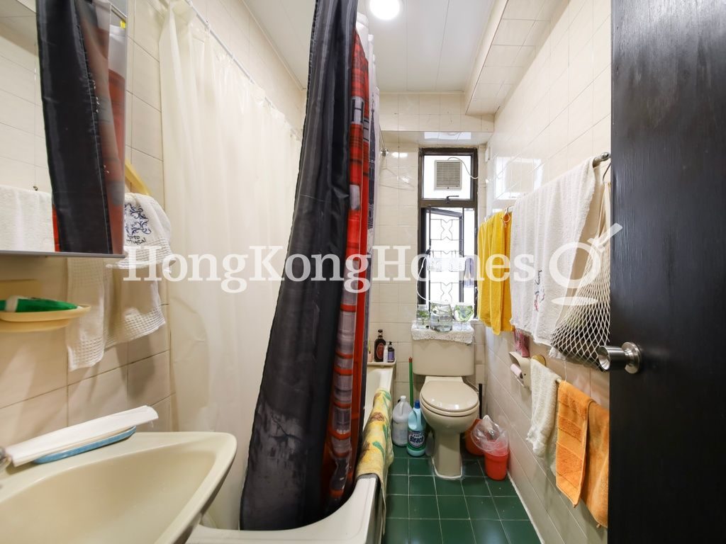 Guest Bathroom — Ming Garden, Mid-levels West