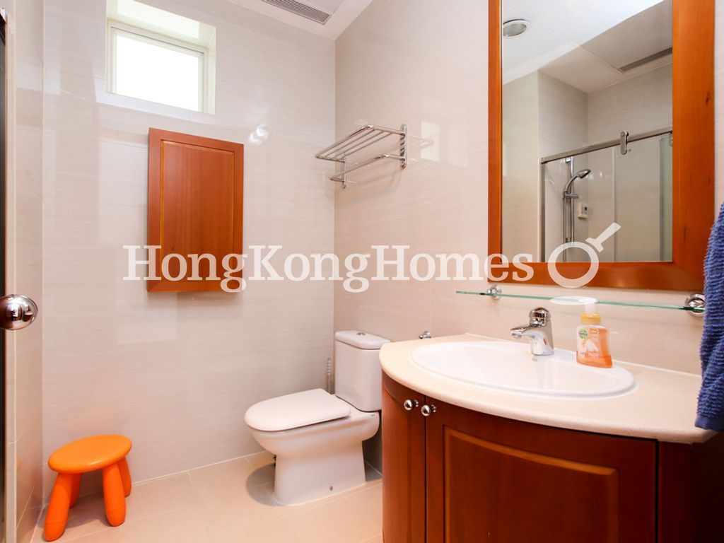 Guest Bathroom — 星域軒 1座，灣仔