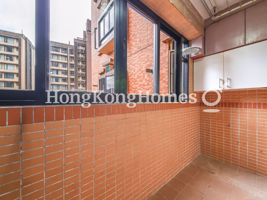 Enclosed Balcony off Kitchen — 樂活臺，跑馬地