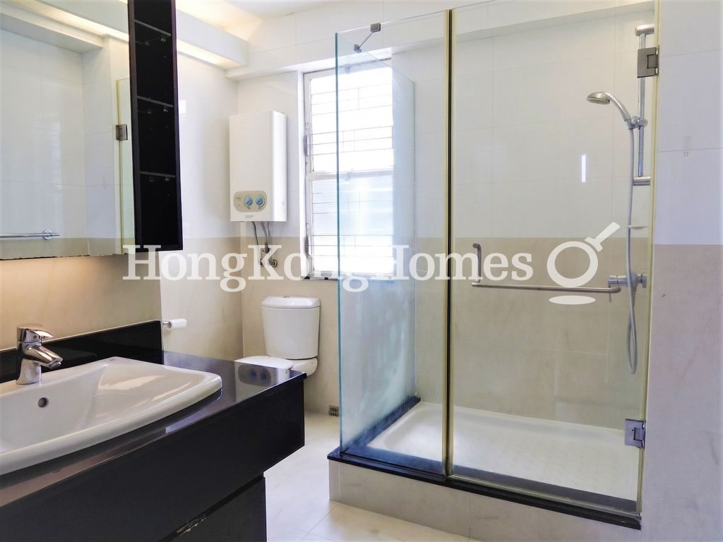 Master Bathroom — 東山臺 24號，東半山