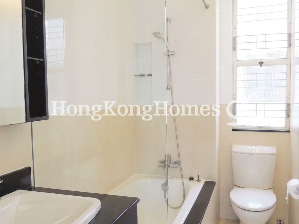Guest Bathroom — 東山臺 24號，東半山